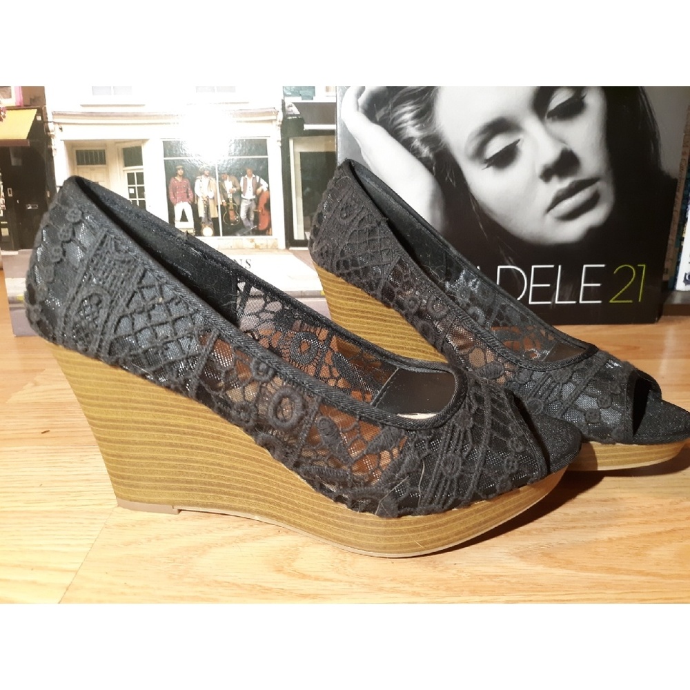 Wedge peep toes